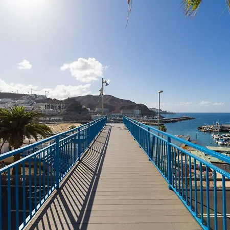 Beautiful Ocean Views - 100m From - Balcony & Pool *
